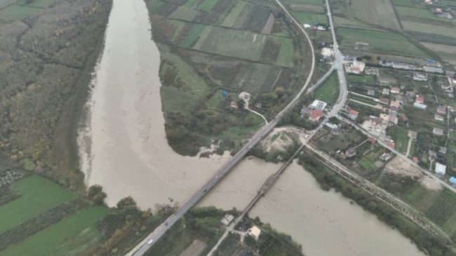 Vjosa rrezikon të dalë nga shtrati, prurjet&hellip;