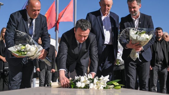 Kurti bëri homazhe pranë varrit të heroit&hellip;