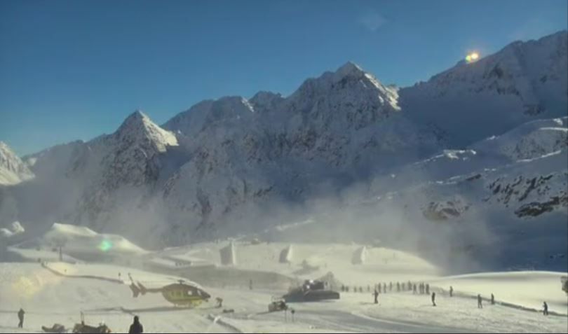 orstek Austri, Stubai, mal Stubai, pistë skish, skiatorë, borë e madhe, shpëtim skiatorë, ekipet shpëtimit malor, helikopter mjekësor, helikopter policie, qentë trajnues, ushtarë gjermanë, ekipe shpëtimi polake, mision emergjent, kushtet shëndetësore, dëmtime skiatorë, terren i paqëndrueshëm, aksident malor, emergjencë borë