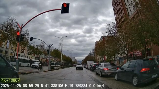 Nuk u ndal si të tjerët, drejtuesi&hellip;