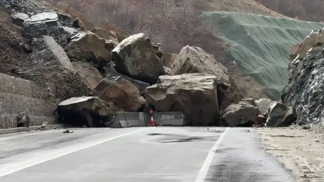 Masiv gurësh në aksin prej 260 mln&hellip;