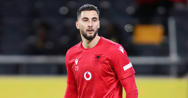 Gardiani kuqezi blindon portën, Strakosha vendoset krah&hellip;