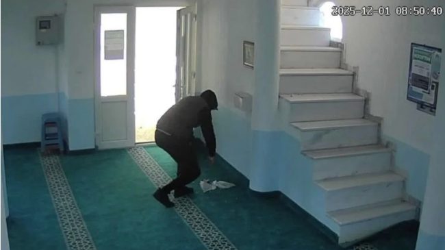 E turpshme: Thyhet arka e xhamisë, kamerat&hellip;