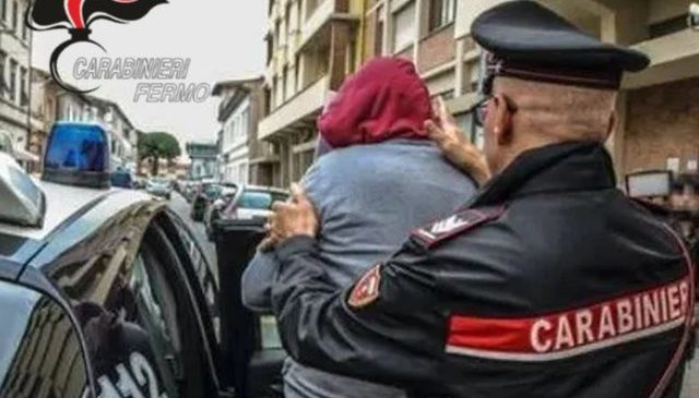 S’mbahet shqiptari: Sulmon policët në shkelma, godet&hellip;