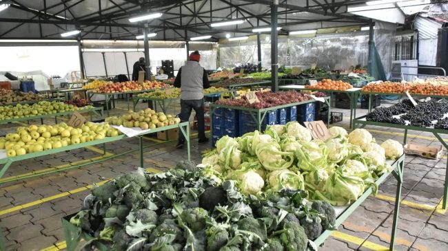 Çmimet rriten, tavolinat e shqiptarëve boshatisen: Nuk&hellip;