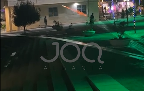 “Adoleshentët përdorin fishekzjarret si ‘armë’, rrezikojnë kalimtarët”