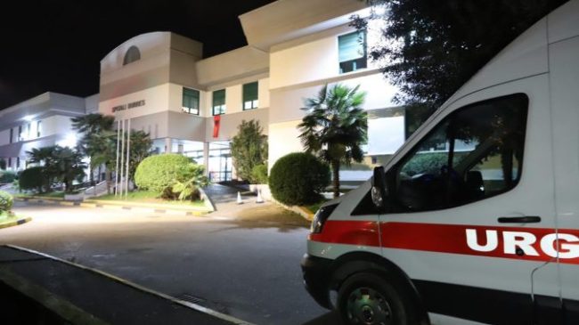 Thellohet skandali në Spitalin e Durrësit: “Vëllai&hellip;
