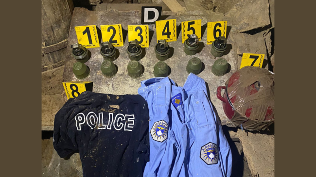 Policia gjen granata dore dhe uniforma të&hellip;