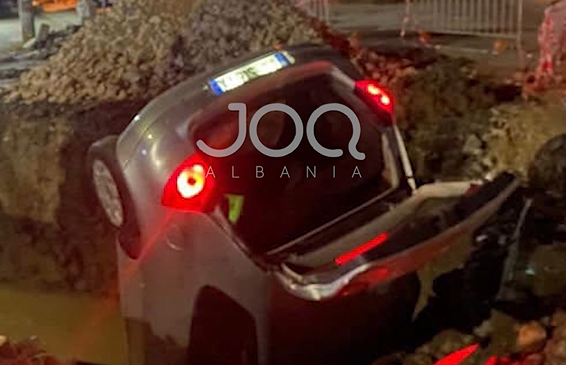 “Pa asnjë sinjalistikë”, makina përfundon në kanal&hellip;