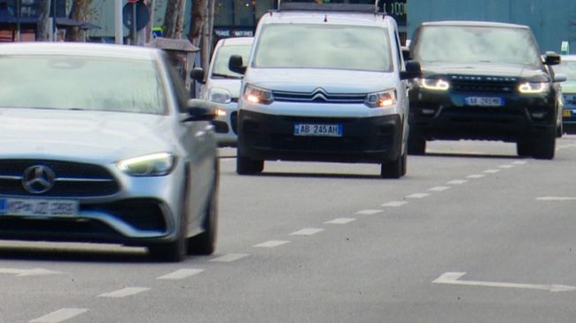 Një makinë për çdo dy banorë: Qytetet&hellip;