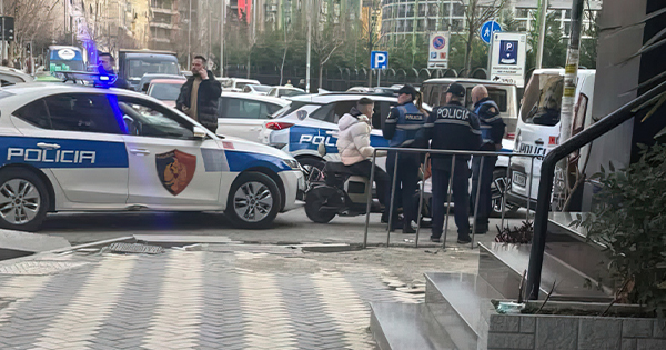 Policia e Shtetit ndalon ‘kriminelin’ që lëvizte&hellip;