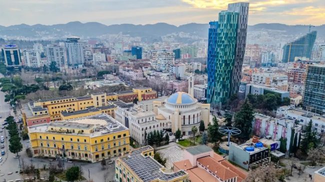 Kulla plot, qytetarët pa shtëpi! Shqipëria e&hellip;