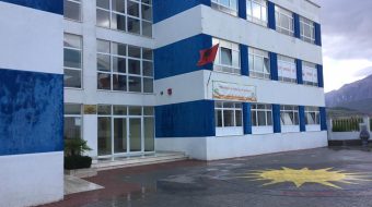 “Një nxënës u godit brenda në klasë&hellip;