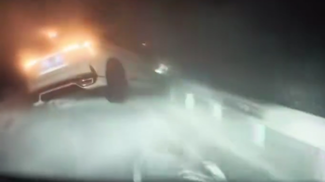 Mes tymit, Tesla shmang në sekondën e&hellip;