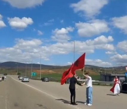 Dasmë pa flamur e bajraktar nuk bëhet!&hellip;
