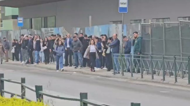 1 orë pritje dhe autobusë të tejmbushur,&hellip;