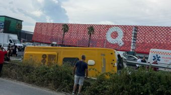 Autobusi doli nga rruga dhe ra në&hellip;