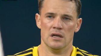 Gjermania u gjunjëzua, Neuer me lot në&hellip;