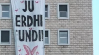 Studentët e Politeknikut shpalosën banderolën gjigante, rojet&hellip;
