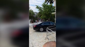 Protestuesit hedhin miell drejt Peleshit, kanë edhe&hellip;