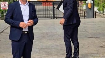 Protestuesja godet me vezë deputetin socialist të&hellip;
