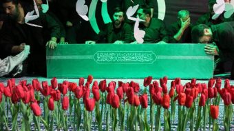 Irani nis ceremonitë mortore për Ali Khamenei,&hellip;