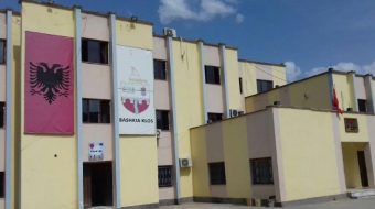 Administrata e Bashkisë Klos bojkoton punën, protestë&hellip;