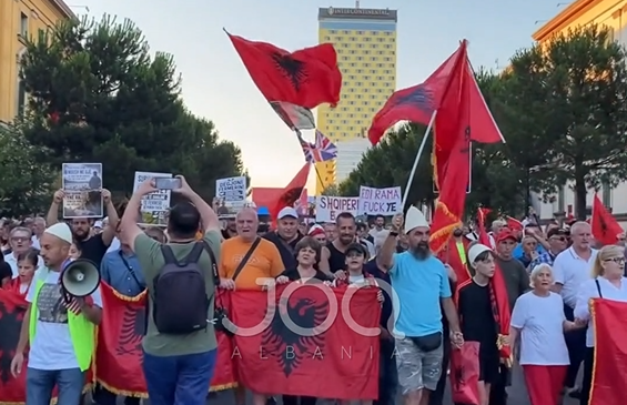 Dita e 42-të e protestës, qytetarët marshojnë&hellip;