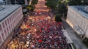 Protesta e 37-të në Tiranë, qytetarët marshojnë&hellip;