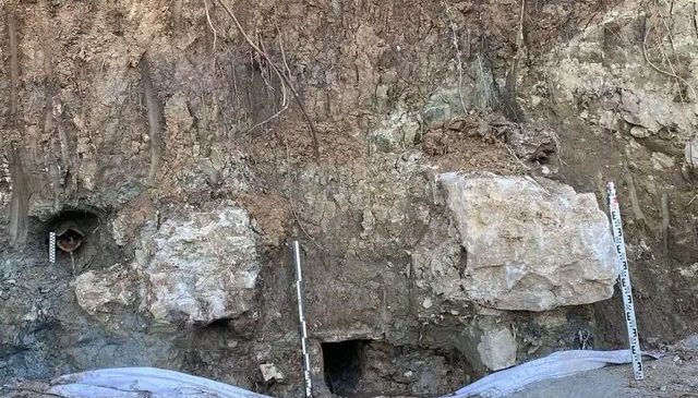 Dalin në dritë rrënojat e një çezme&hellip;