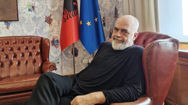 “Pas Kanye West, në shtator një këngëtare&hellip;