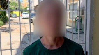 Nëna e një prej vajzave që dhunuan&hellip;