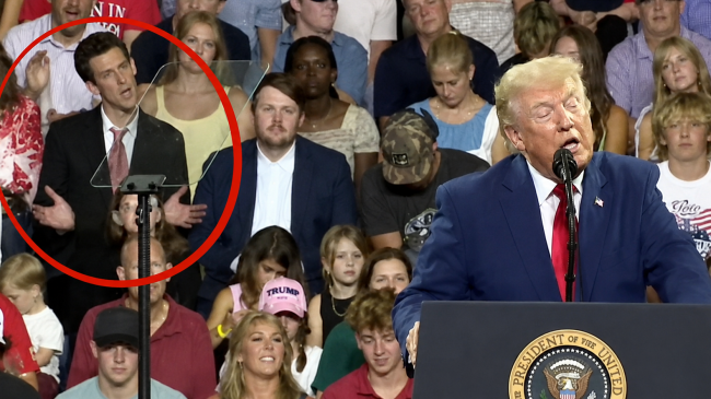Burri pas Trumpit i imiton çdo gjest&hellip;