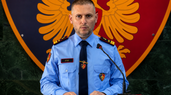 Policia i shpall luftë protestuesve që komentojnë&hellip;