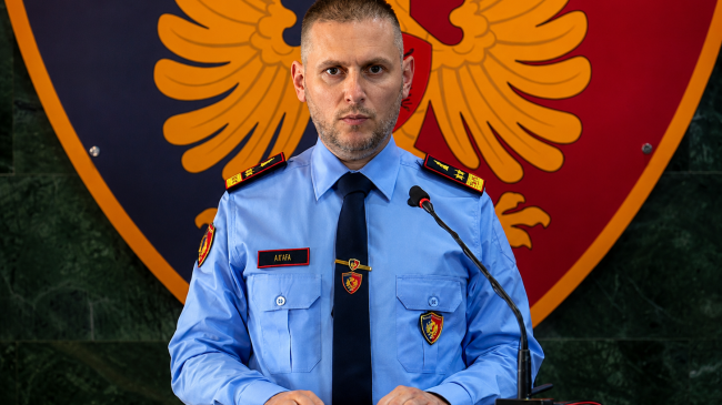 Policia i shpall luftë protestuesve që komentojnë&hellip;