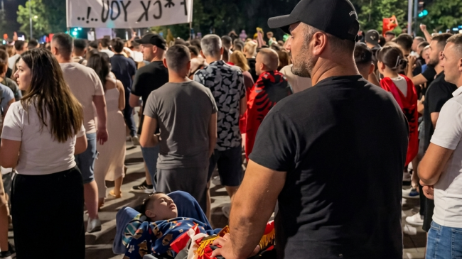 Protestoi për 32 ditë me djalin e&hellip;