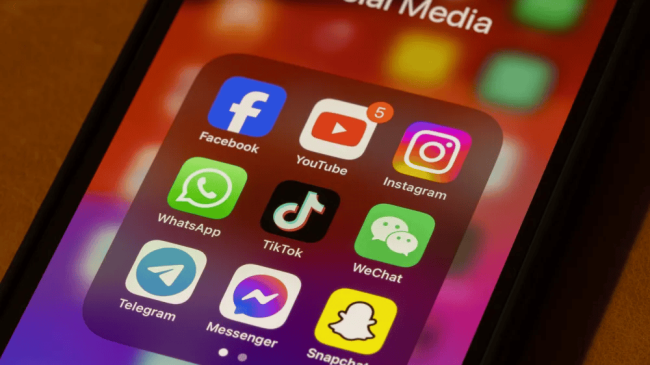 Privatësia apo siguria? BE zgjat “Chat Control”&hellip;