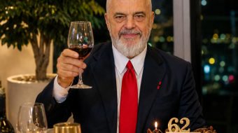 Rama mbush 62 vjeç, çfarë do t’i&hellip;