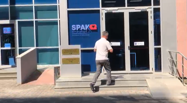 Tendera me flamuj të kuq! Biznesmeni Eral&hellip;