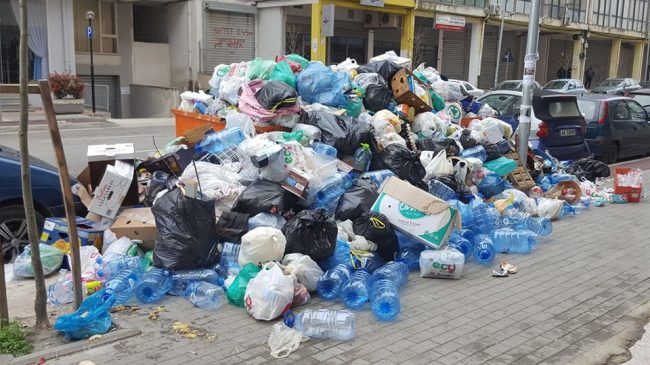 Tirana, qyteti më i papastër i zhytur&hellip;