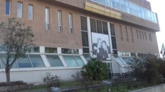 Preku të renë teksa fotografonte perëndimin e&hellip;