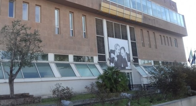 Preku të renë teksa fotografonte perëndimin e&hellip;
