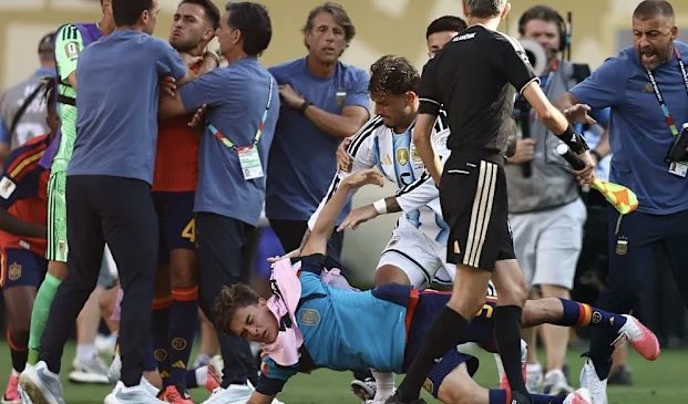 Spanja u shpall kampione e botës, Paredes&hellip;