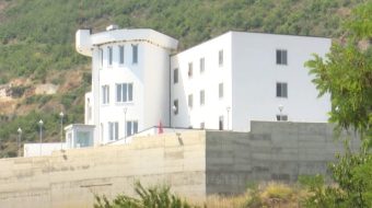 Nëna u arrestua dje në kufi, foshnja&hellip;