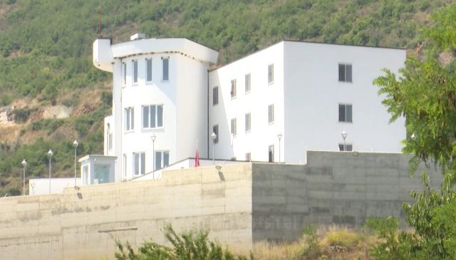 Nëna u arrestua dje në kufi, foshnja&hellip;