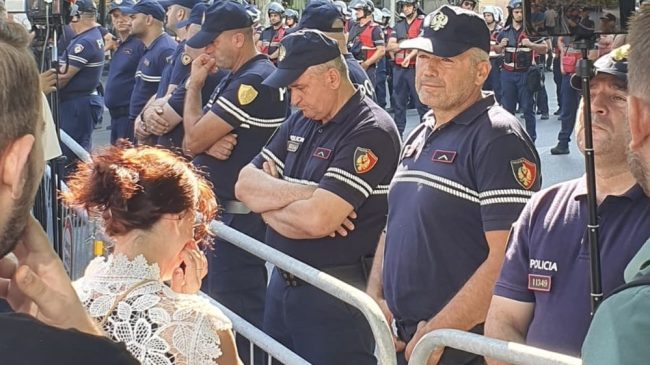 Shpërthim pranë Kuvendit, dyshohet për kapsollë, tensione&hellip;