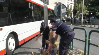 “Fikni makinat”/ Protestuesit bllokojnë rrugën, tensione me&hellip;