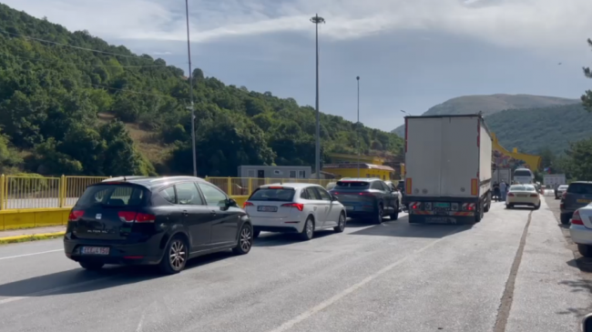 Defekti teknik në palën greke bllokon kalimet&hellip;