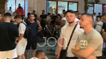 “Nuk jeni vetëm”, qytetarët në kor para&hellip;