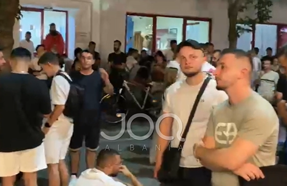 “Nuk jeni vetëm”, qytetarët në kor para&hellip;